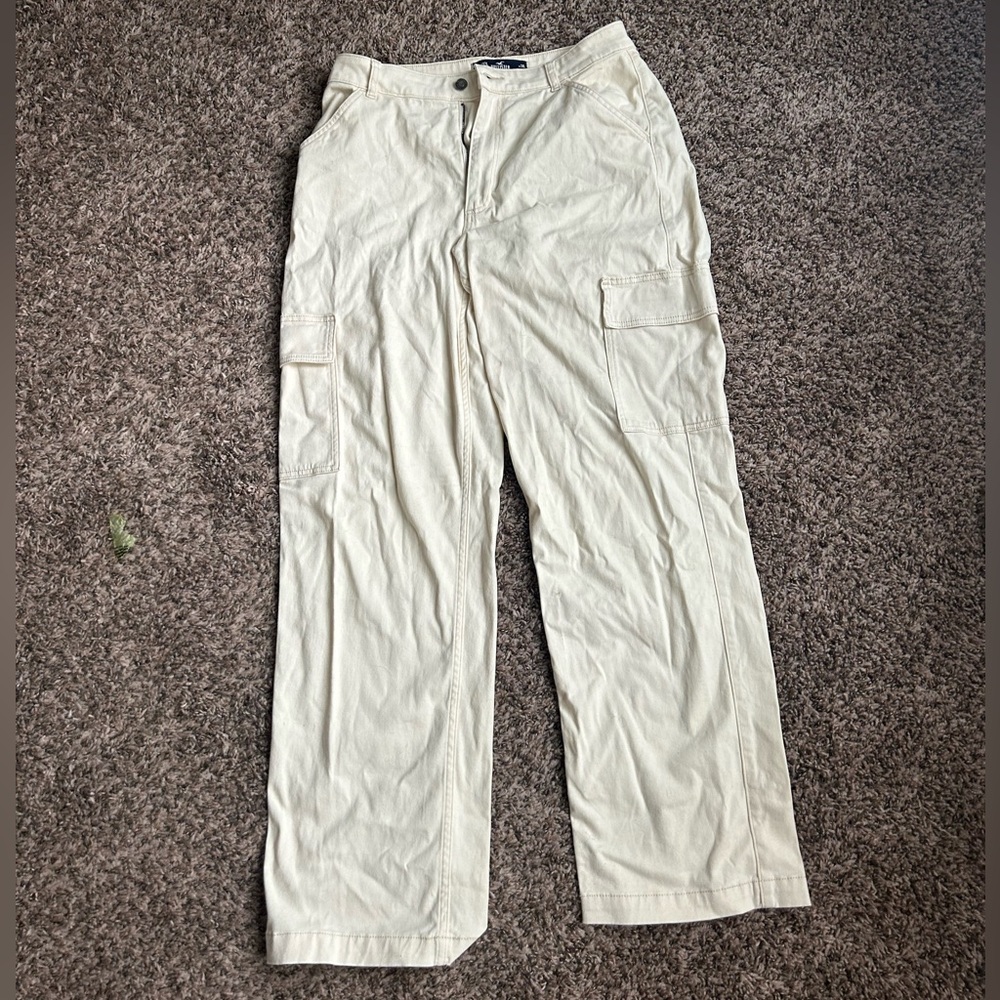 Hollister Co relaxed beige cargo pants worn once